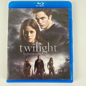 Twilight Blu-ray Disc 2009 Movie Romance Drama Vampires Werewolves Bella Edward